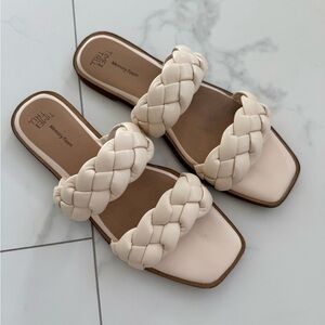 Time and Tru Women's Sandals in Cream